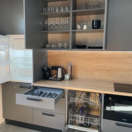 Brivibas - South / North, Free Privat Parking, Free Wifi, Self Check-in Apartment