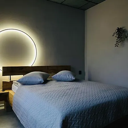 Brivibas - South / North, Free Privat Parking, Free Wifi, Self Check-in Apartment
