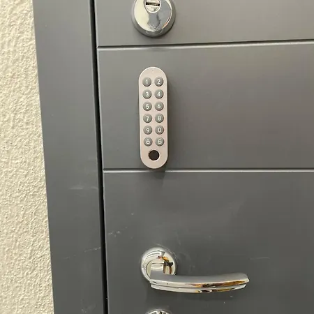 Brivibas - South / North, Free Privat Parking, Free Wifi, Self Check-in Apartment Riga